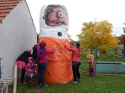 Převlékáme čarodějnici za Obří Halloweenskou mrkvodýni